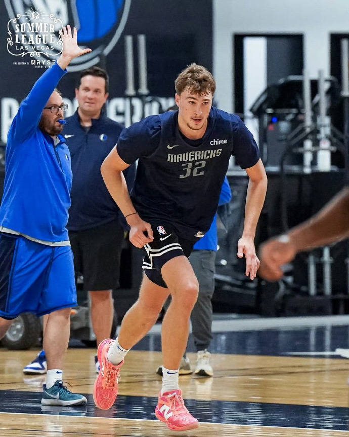 巴塞罗那冲刺阶段更衣室发声,志在CBA常规赛名次提升,引发热议,球探报告显示潜力 巴塞罗那冲刺阶段更衣室发声,志在CBA常规赛名次提升,引发热议,球探报告显示潜力