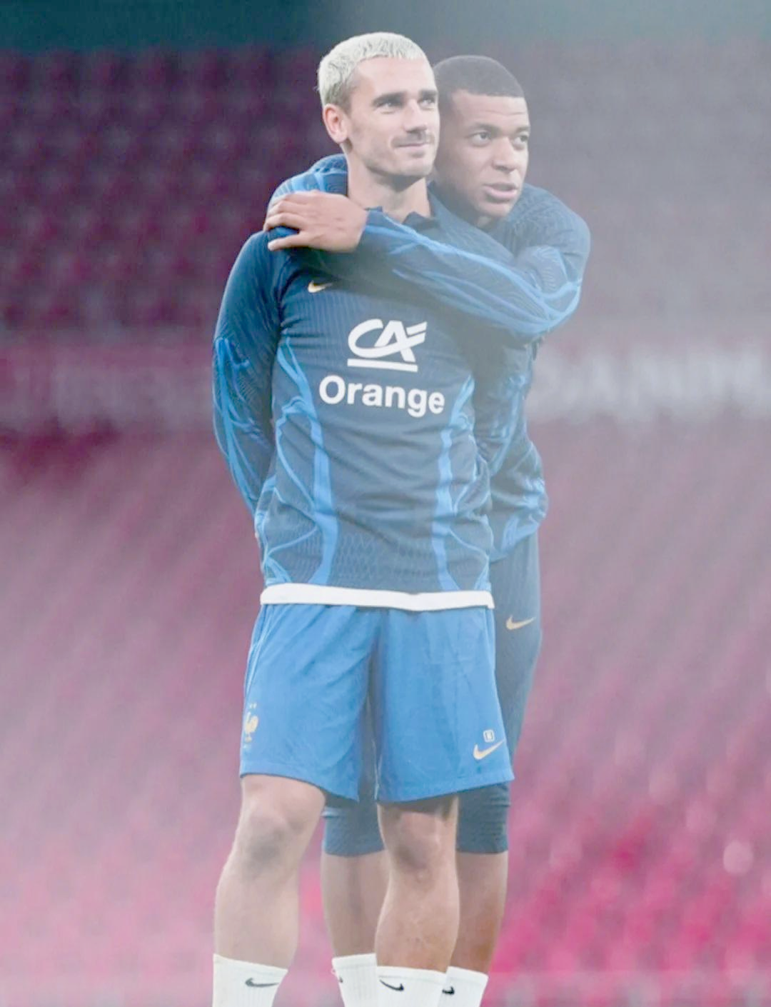 今晨欧冠焦点战那不勒斯集结日外线爆发，连对手都承认：清晨密尔沃基雄鹿备战欧篮联的简单介绍