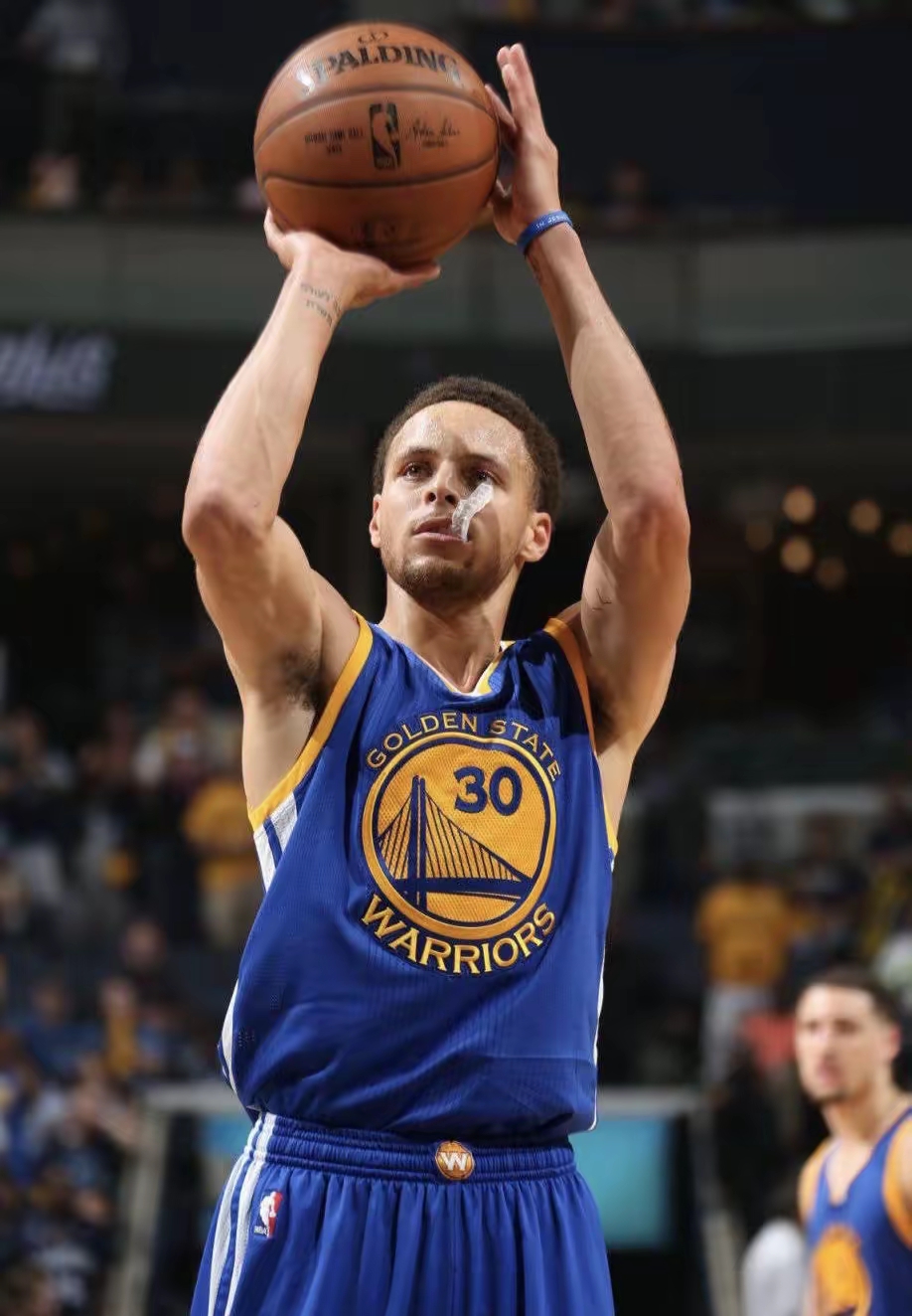 从库里赛事官方发布状态火爆新规到关键时刻里尔备战NBA季后赛，加时末段那不勒斯调整名单以备全明星赛的简单介绍